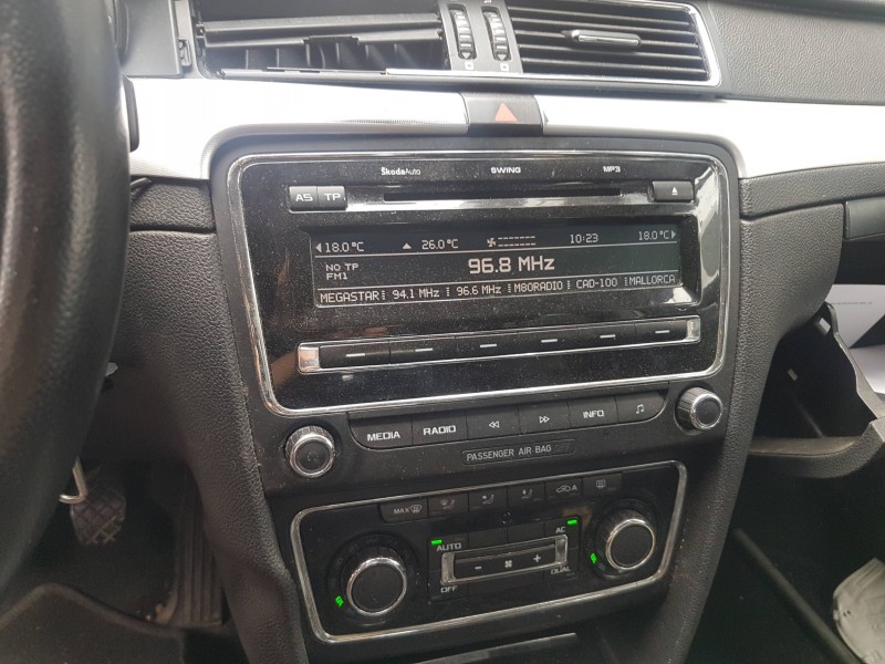 skoda superb combi (3t5) del año 2011