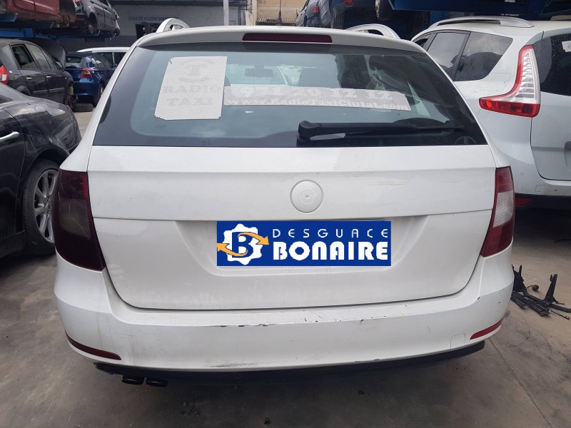 skoda superb combi (3t5) del año 2011