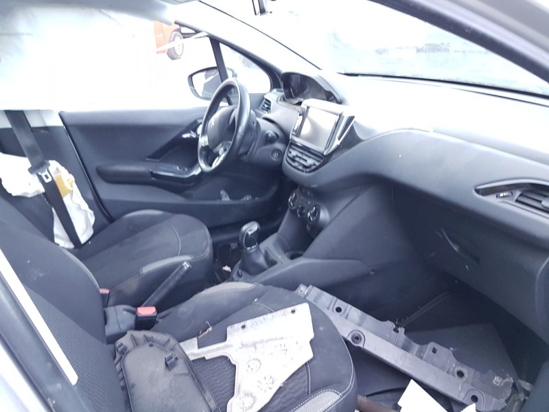 peugeot 208 del año 2015