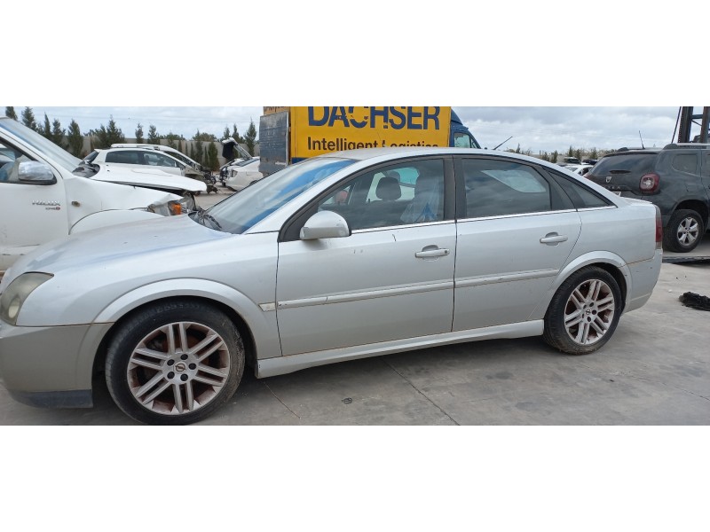 opel vectra c berlina del año 2004