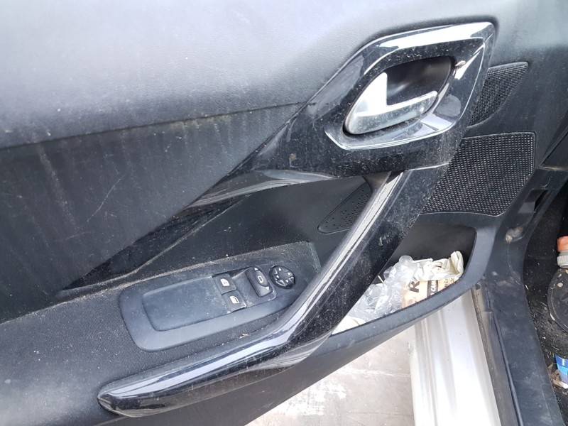 peugeot 208 del año 2015