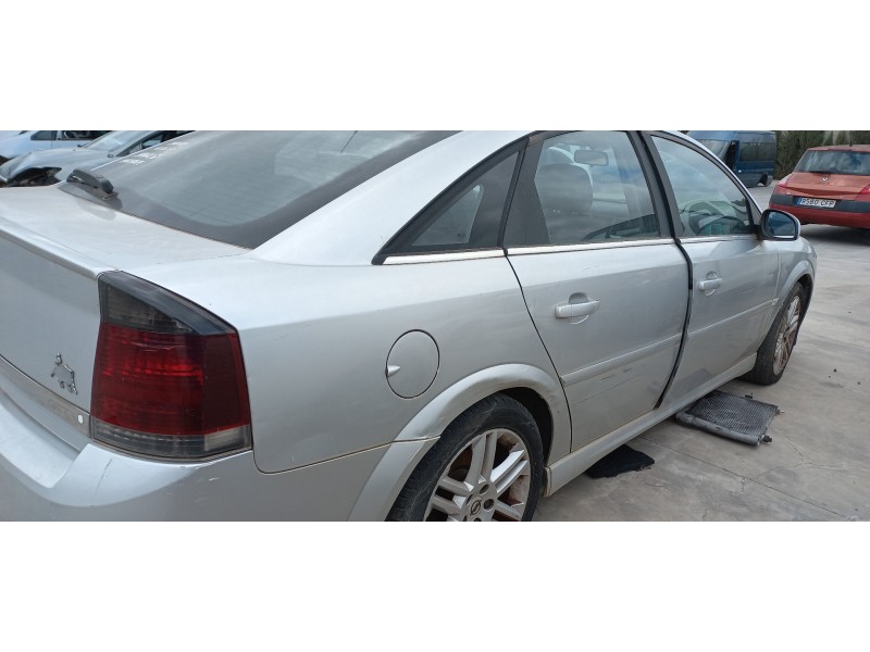 opel vectra c berlina del año 2004