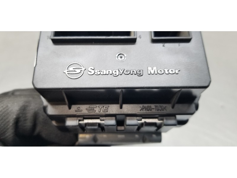 Recambio de modulo electronico para ssangyong rodius xdi referencia OEM IAM 8750021020  