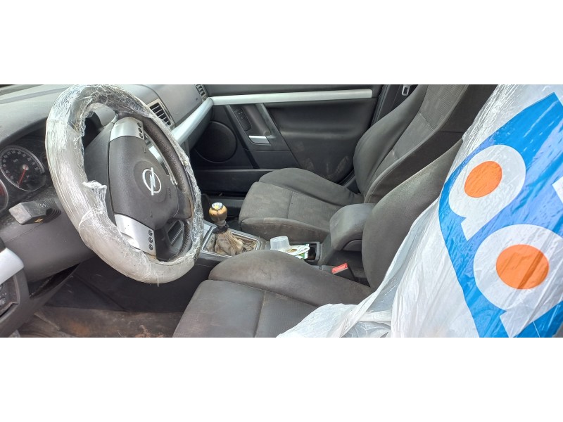 opel vectra c berlina del año 2004