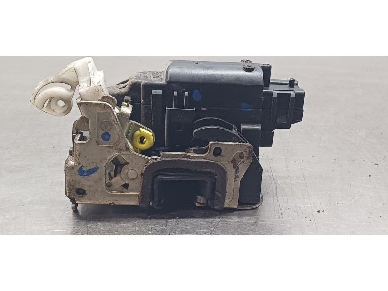 Recambio de cerradura puerta trasera izquierda para dacia lodgy comfort referencia OEM IAM 825032860R  