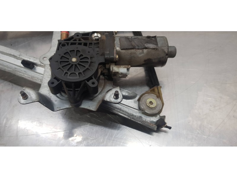 Recambio de elevalunas delantero derecho para citroen xsara picasso 2.0 hdi vivace referencia OEM IAM 9222F9  