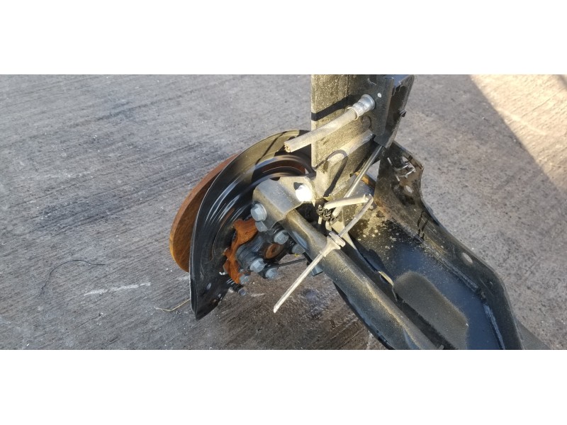 Recambio de puente trasero para renault trafic furgón l2 referencia OEM IAM 555016630R  