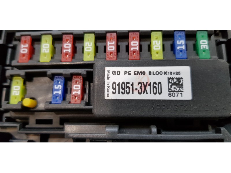 Recambio de caja reles / fusibles para hyundai i30 (gd) klass bluedrive referencia OEM IAM 91250A6140  
