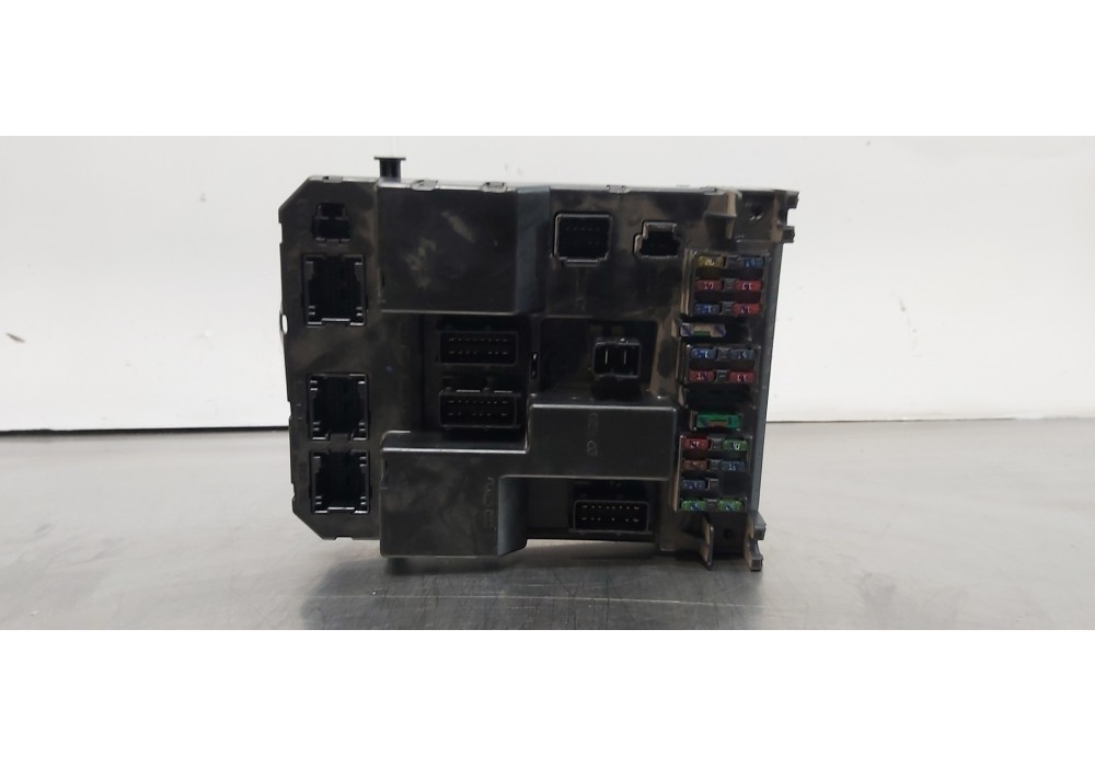 Recambio de caja reles / fusibles para citroen c5 berlina 2.2 hdi exclusive automático referencia OEM IAM 9651197380  