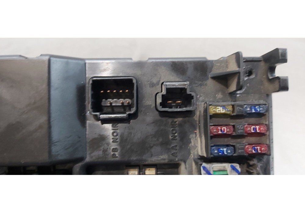 Recambio de caja reles / fusibles para citroen c5 berlina 2.2 hdi exclusive automático referencia OEM IAM 9651197380  