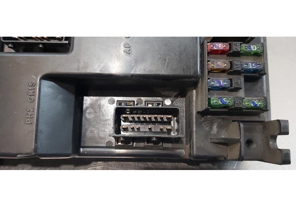 Recambio de caja reles / fusibles para citroen c5 berlina 2.2 hdi exclusive automático referencia OEM IAM 9651197380  