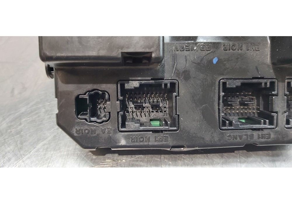 Recambio de caja reles / fusibles para citroen c5 berlina 2.2 hdi exclusive automático referencia OEM IAM 9651197380  