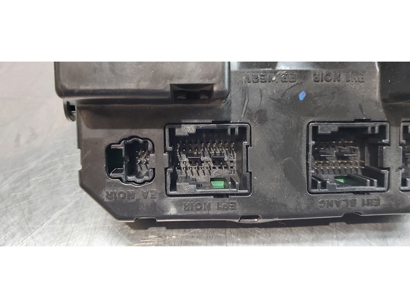 Recambio de caja reles / fusibles para citroen c5 berlina 2.2 hdi exclusive automático referencia OEM IAM 9651197380  