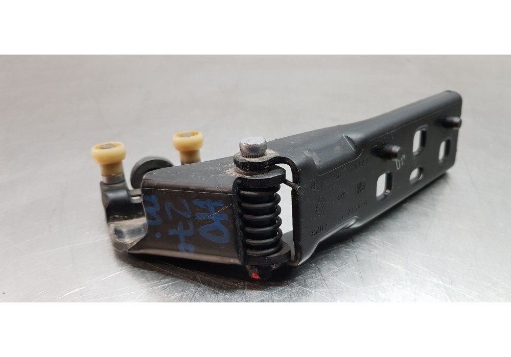 Recambio de soporte / guia puerta corredera para renault trafic furgón l2 referencia OEM IAM 777647086R  