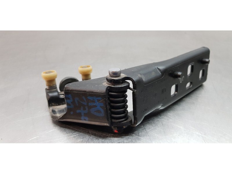 Recambio de soporte / guia puerta corredera para renault trafic furgón l2 referencia OEM IAM 777647086R  