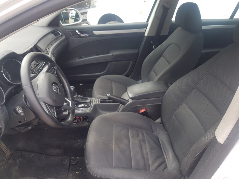 skoda superb combi (3t5) del año 2014