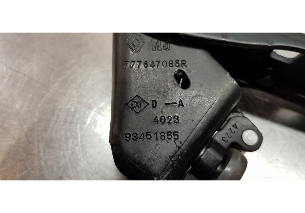 Recambio de soporte / guia puerta corredera para renault trafic furgón l2 referencia OEM IAM 777647086R  