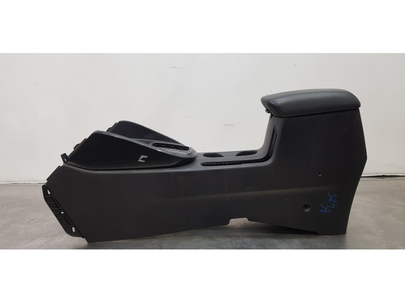 Recambio de apoyabrazos central para kia carens ( ) drive referencia OEM IAM 84610A4000WK  