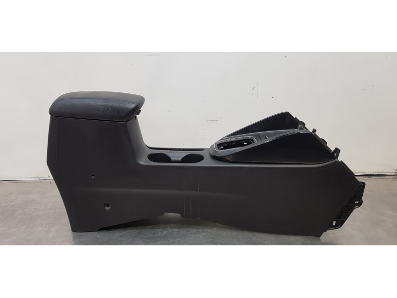 Recambio de apoyabrazos central para kia carens ( ) drive referencia OEM IAM 84610A4000WK  