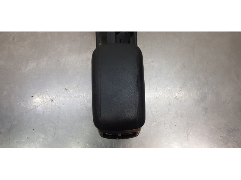 Recambio de apoyabrazos central para kia carens ( ) drive referencia OEM IAM 84610A4000WK  