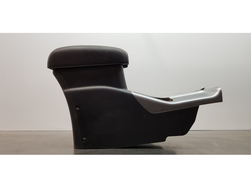 Recambio de apoyabrazos central para mitsubishi outlander (cw0) motion 4wd referencia OEM IAM 8011A083  