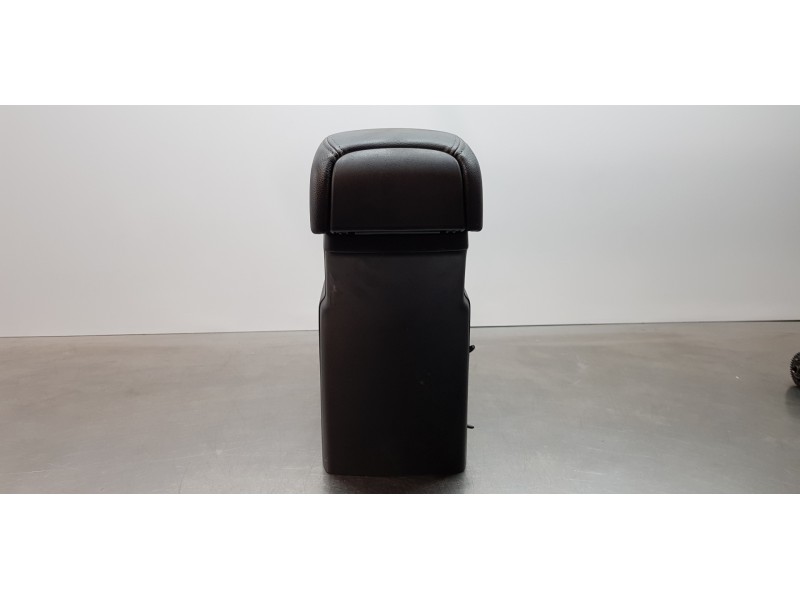 Recambio de apoyabrazos central para mitsubishi outlander (cw0) motion 4wd referencia OEM IAM 8011A083  