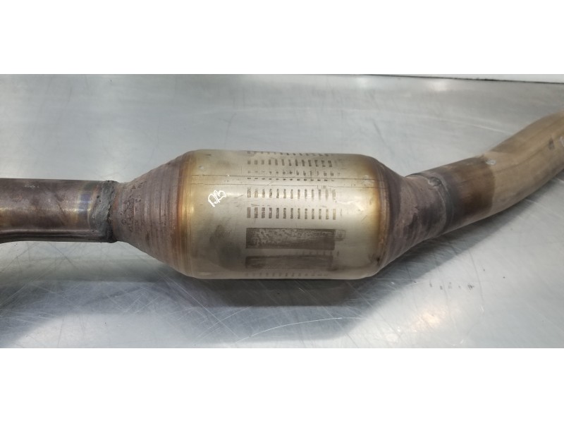 Recambio de tubo escape central para lexus is 300h referencia OEM IAM 1741036370 UE6 