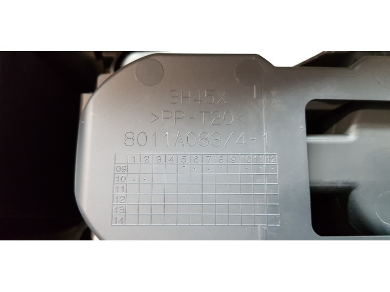 Recambio de apoyabrazos central para mitsubishi outlander (cw0) motion 4wd referencia OEM IAM 8011A083  