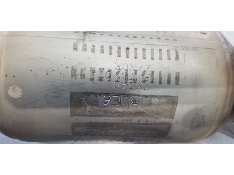 Recambio de tubo escape central para lexus is 300h referencia OEM IAM 1741036370 UE6 