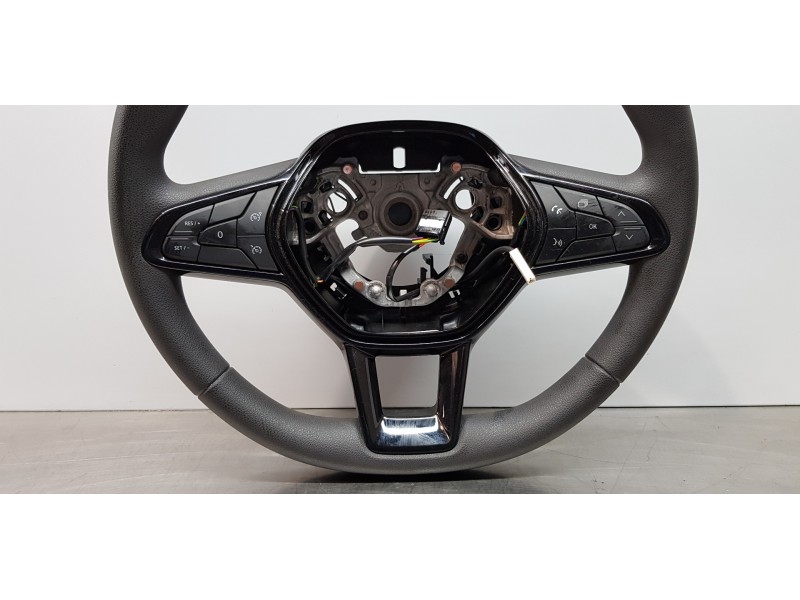 Recambio de volante para renault trafic furgón l2 referencia OEM IAM 484004585R  