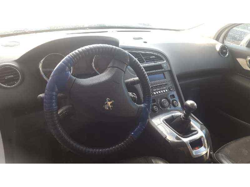 peugeot 5008 del año 2015