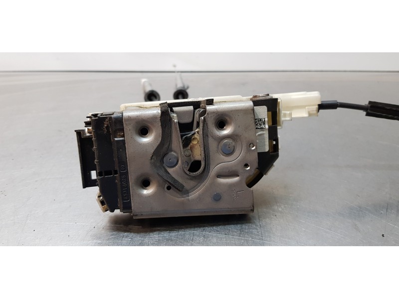 Recambio de cerradura puerta trasera izquierda para fiat 500 x (334) pop star referencia OEM IAM 52028385  