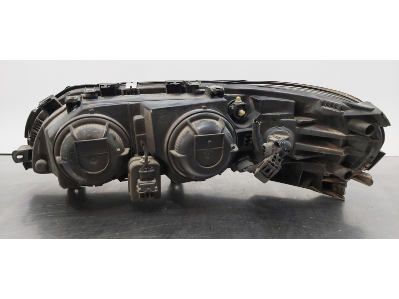 Recambio de faro derecho para volvo s60 berlina 2.4 (125kw) referencia OEM IAM 8693588  