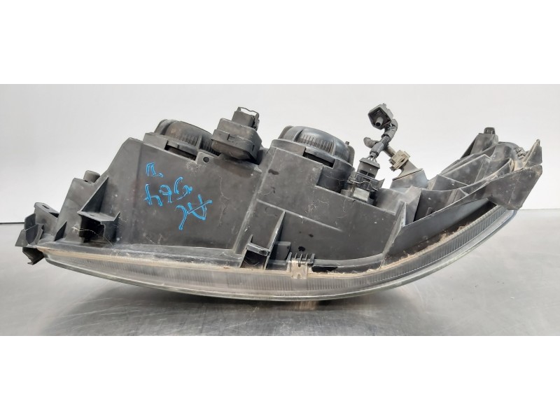 Recambio de faro derecho para volvo s60 berlina 2.4 (125kw) referencia OEM IAM 8693588  