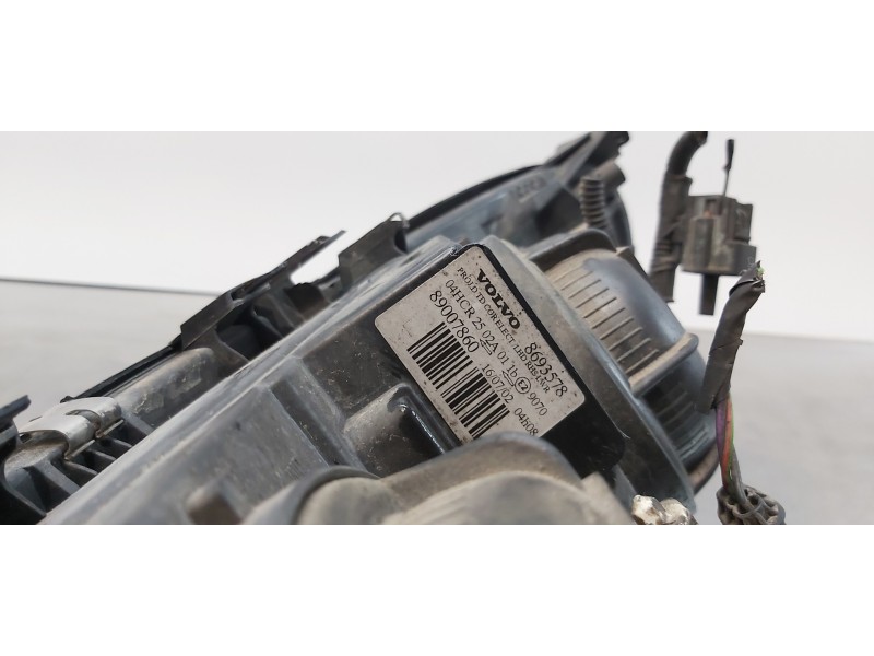 Recambio de faro derecho para volvo s60 berlina 2.4 (125kw) referencia OEM IAM 8693588  