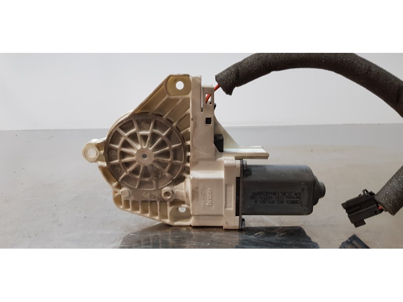 Recambio de motor elevalunas delantero izquierdo para skoda superb combi (3t5) active referencia OEM IAM 8K0959801A   Recambio de motor elevalunas delantero izquierdo para skoda superb combi (3t5) active referencia OEM IAM 8K0959801A