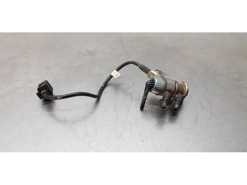 Recambio de inyector para volkswagen t6 transporter furgón referencia OEM IAM 7E0131113C  