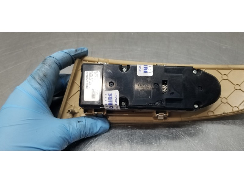 Recambio de mando elevalunas delantero izquierdo para bmw serie 5 berlina (e60) 520d referencia OEM IAM 61316951910 6951910 