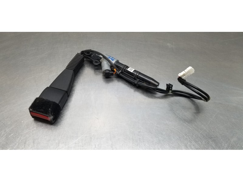 Recambio de enganche del cinturon delantero der para bmw x3 (f25) xdrive 20d referencia OEM IAM 72117256646  