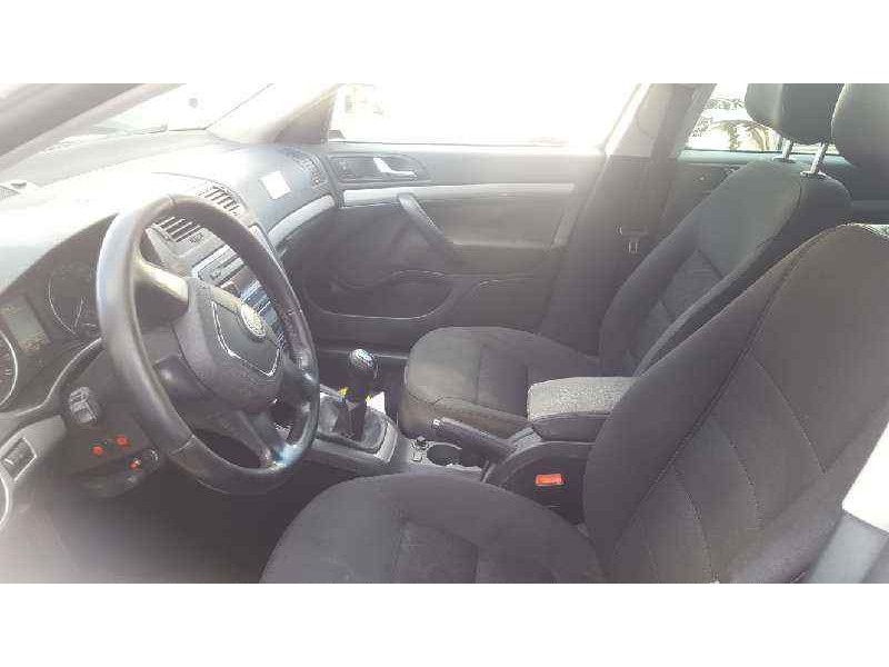 skoda octavia combi (1z5) del año 2013