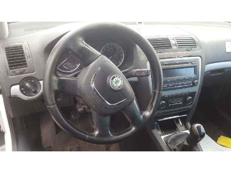 skoda octavia combi (1z5) del año 2013