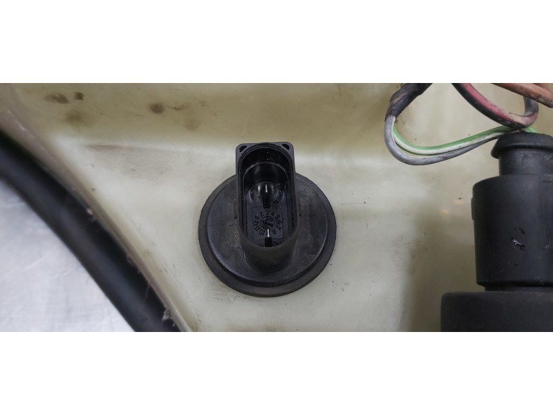 Recambio de deposito limpia para porsche cayenne (typ 9pa) s referencia OEM IAM 7L0955453D  