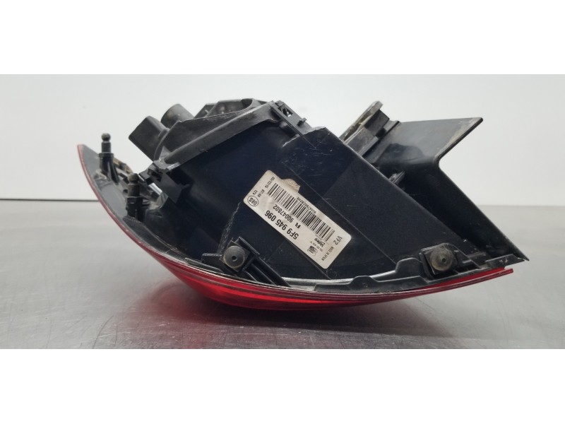 Recambio de piloto trasero derecho para seat leon st (5f8) reference referencia OEM IAM 5F9945096   Recambio de piloto trasero derecho para seat leon st (5f8) reference referencia OEM IAM 5F9945096