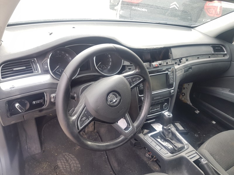 skoda superb combi (3t5) del año 2014