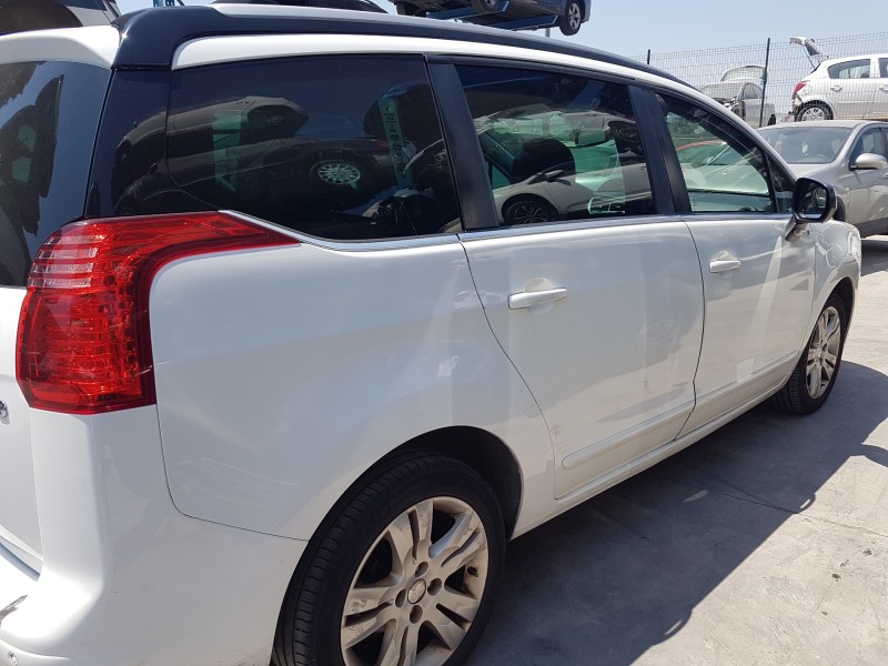 peugeot 5008 del año 2015
