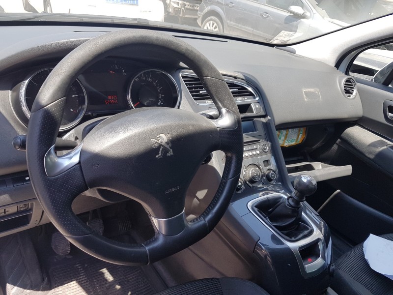 peugeot 5008 del año 2015