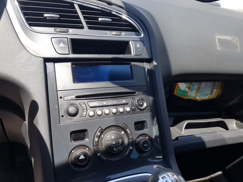 peugeot 5008 del año 2015