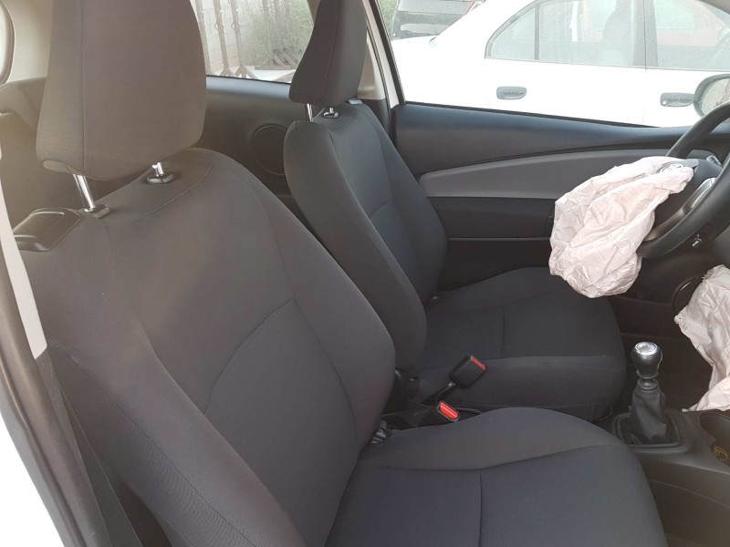 toyota yaris del año 2014