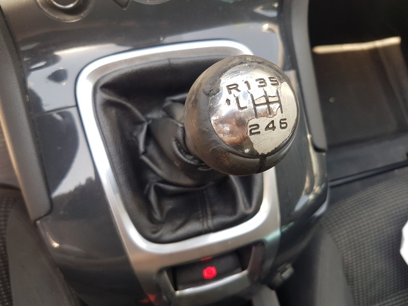 peugeot 5008 del año 2015