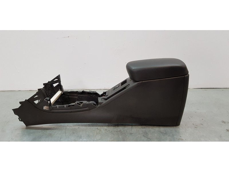 Recambio de apoyabrazos central para toyota rav 4 (a3) sol referencia OEM IAM 5890142050B2   Recambio de apoyabrazos central para toyota rav 4 (a3) sol referencia OEM IAM 5890142050B2